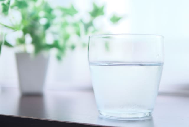 コップに入った水